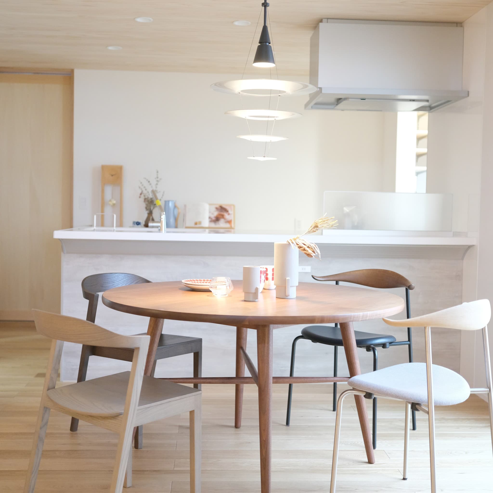 平屋みたいなオークの家の画像