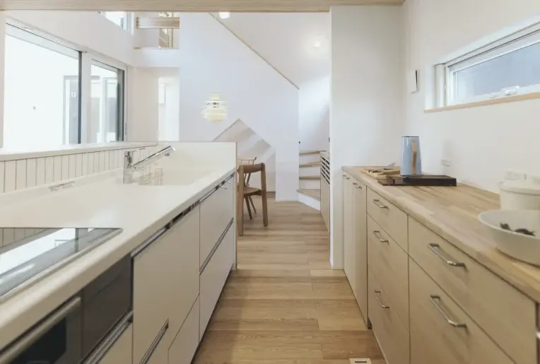 余白を活用し、暮らしが重なる家